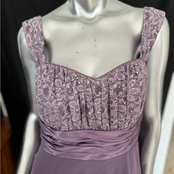 R&M Richards 2 Piece Evening Gown Size 8P - Picture 7 of 7